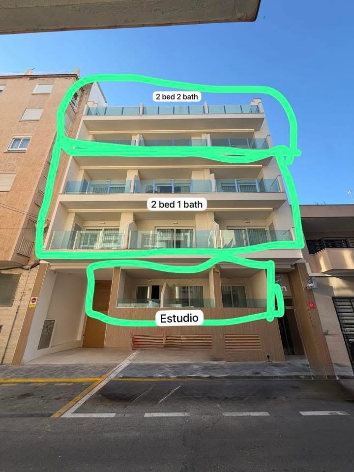 Holiday Apartments – Torrevieja Centre From €70/night | Available now — Foto 2 von 12