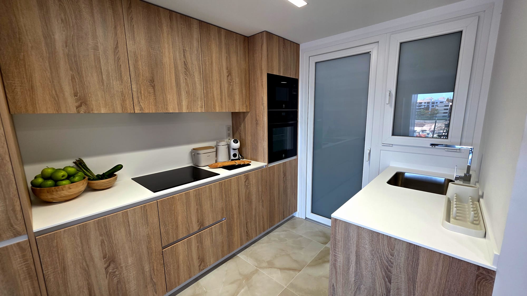 Luxury Long-Term Rental – Valonia Resort, Punta Prima | €1,750/month Available now — Foto 6 von 16