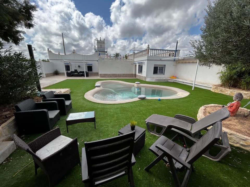 Villa for Long-Term Rent in Los Montesinos — foto 2 de 13