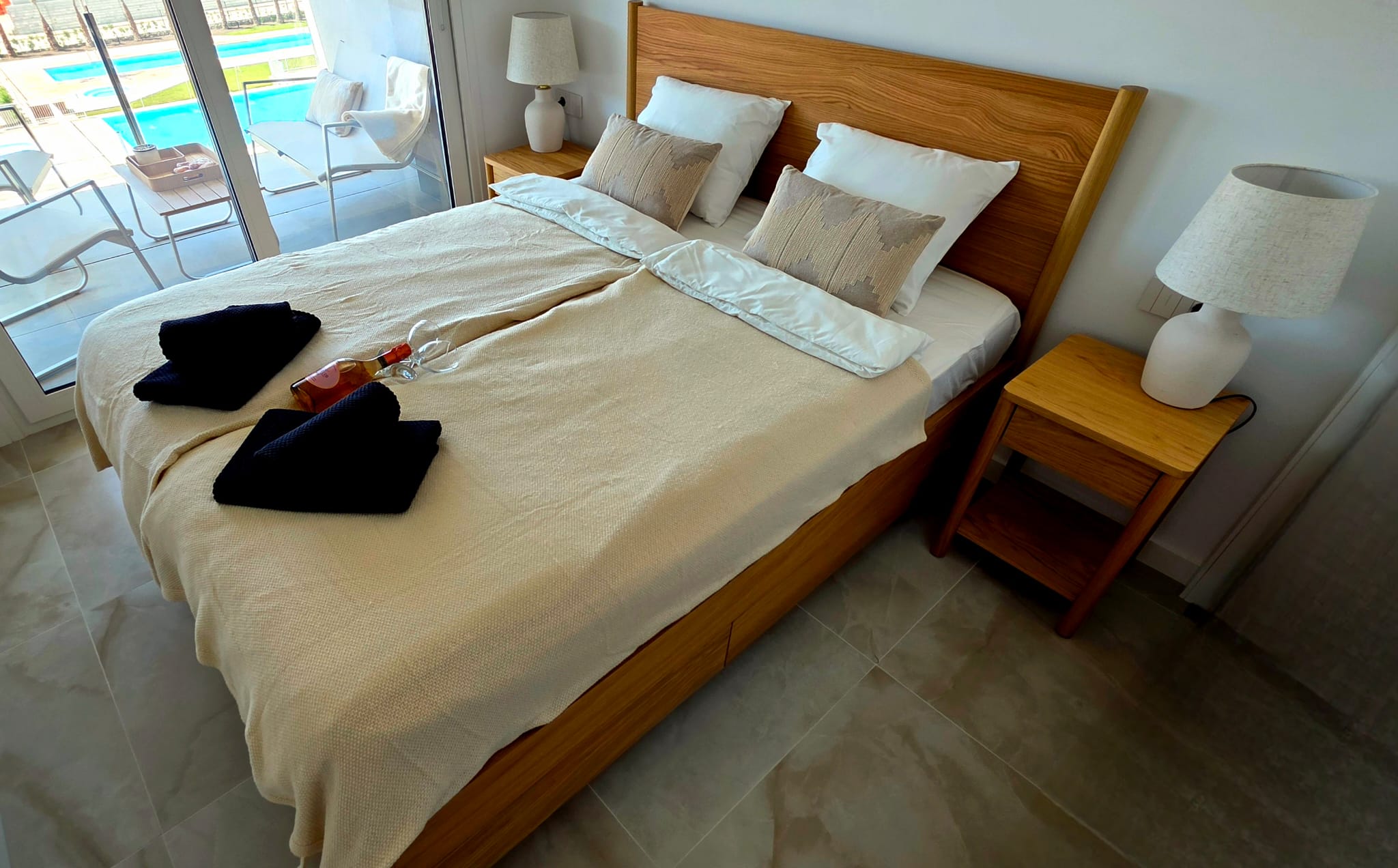 Luxury Long-Term Rental – Valonia Resort, Punta Prima | €1,750/month Available now — Foto 13 von 16