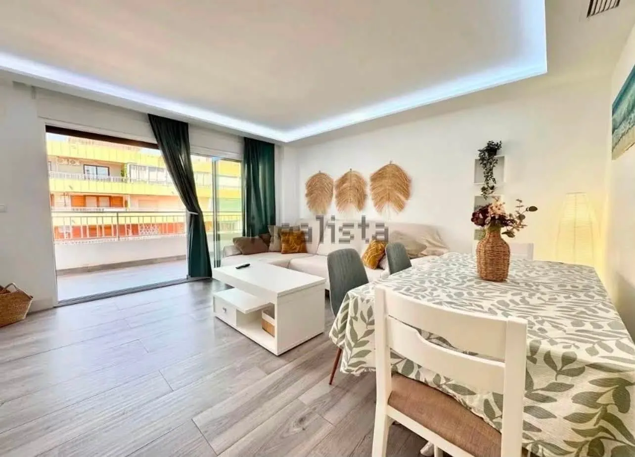 LONG-TERM RENTAL – FIRST LINE BEACH, TORREVIEJA — foto 6 de 13