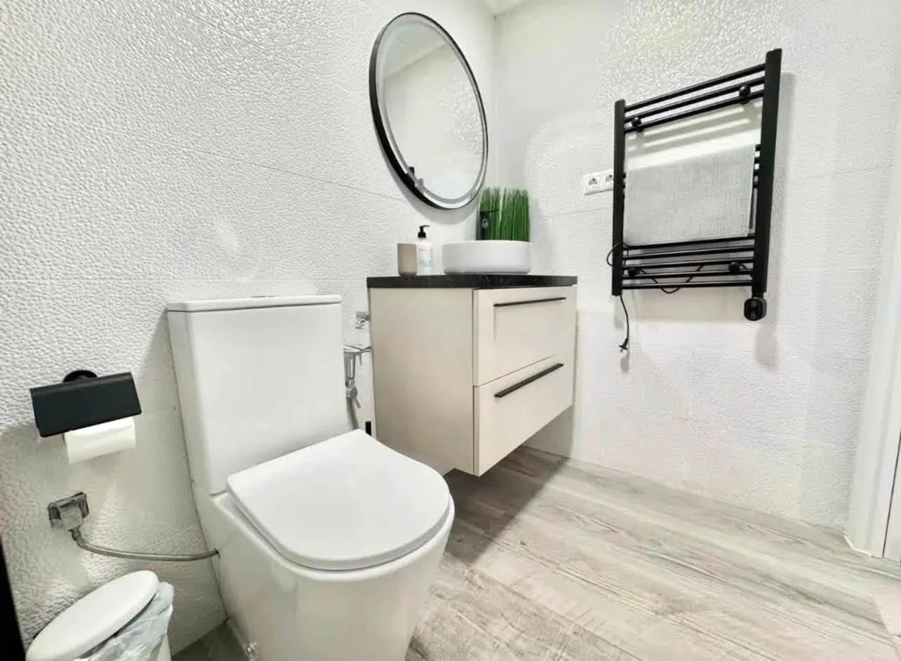 LONG-TERM RENTAL – FIRST LINE BEACH, TORREVIEJA — foto 12 de 13