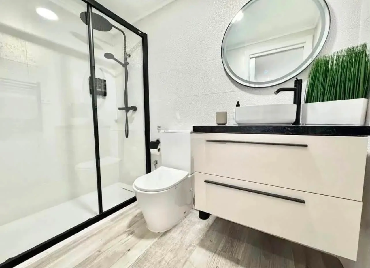 LONG-TERM RENTAL – FIRST LINE BEACH, TORREVIEJA — foto 10 de 13