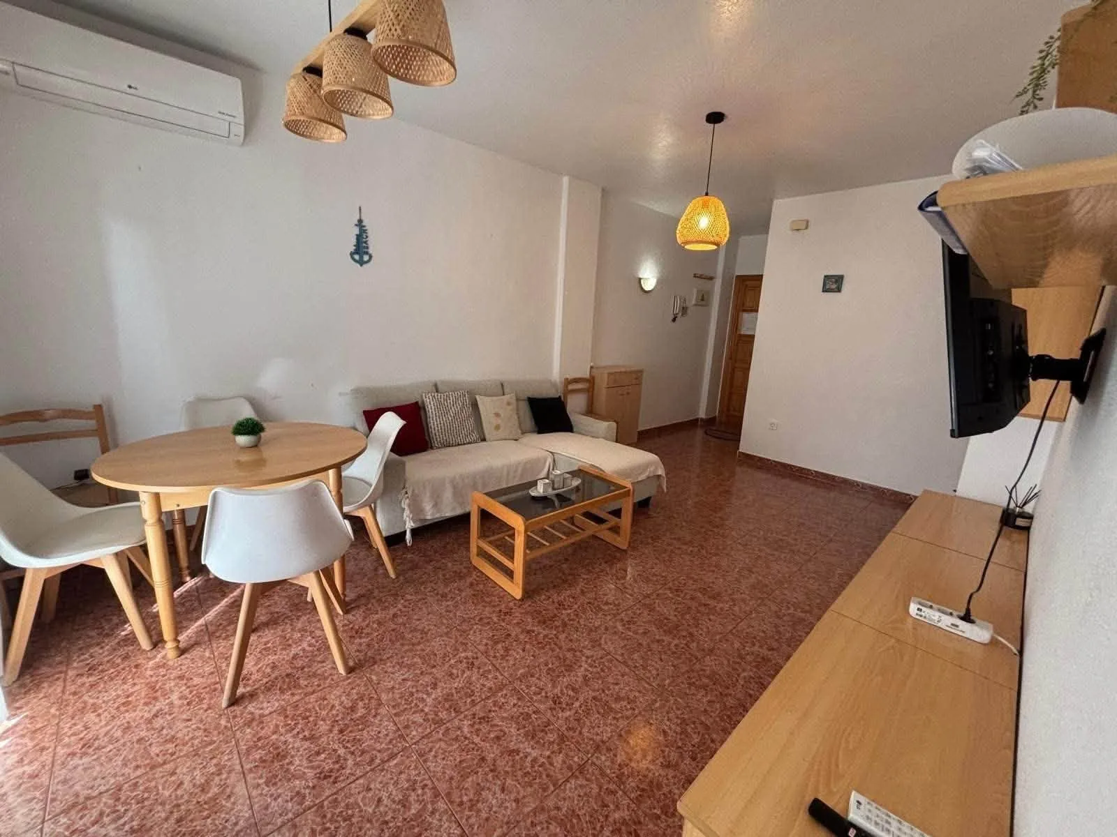 Apartment for Sale in Torrevieja with Tourist License 🌴 — foto 6 de 9