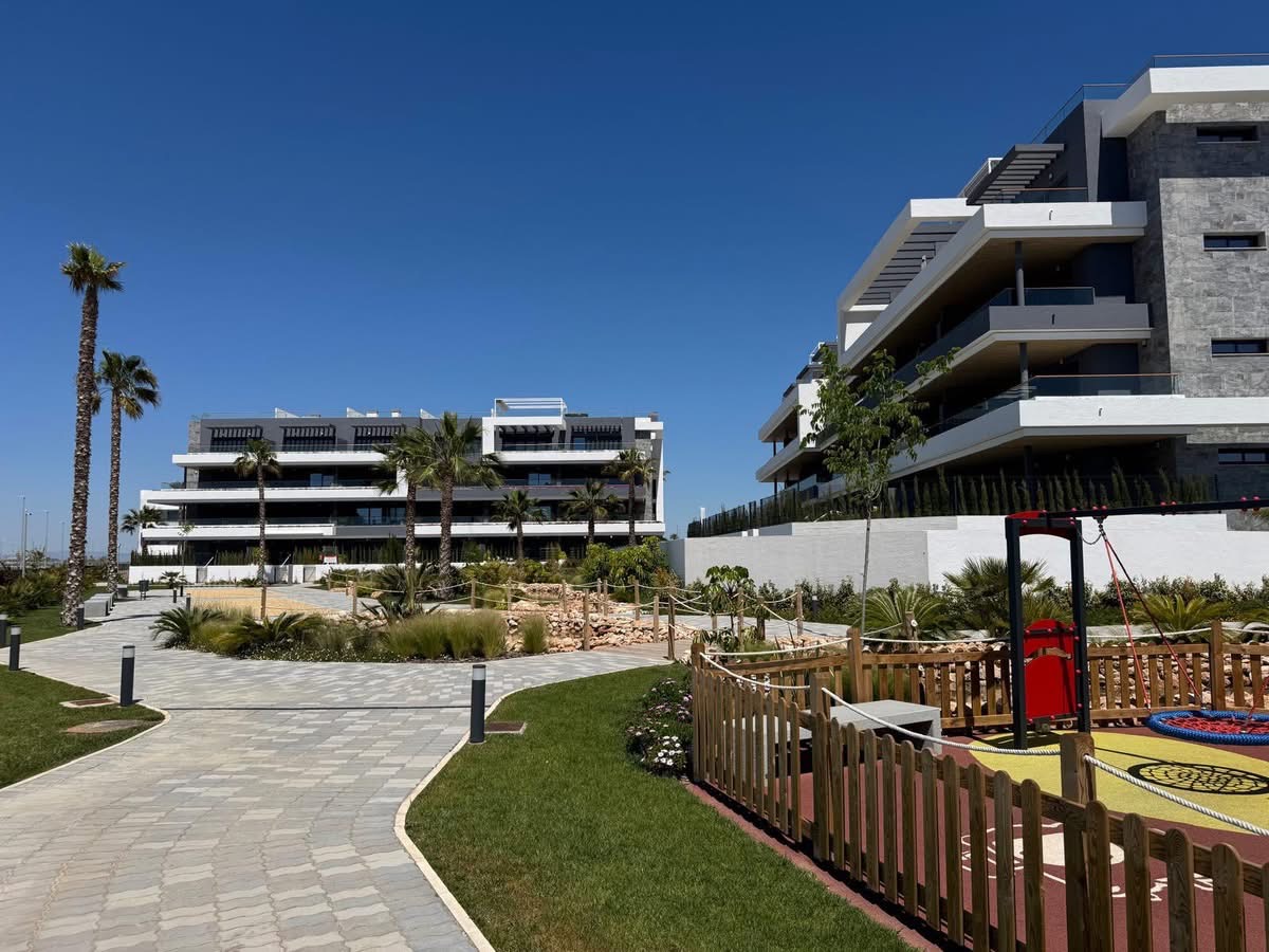 Exclusive Apartment for Short-Term Rental – Lagoon Village, Torrevieja — foto 17 de 19