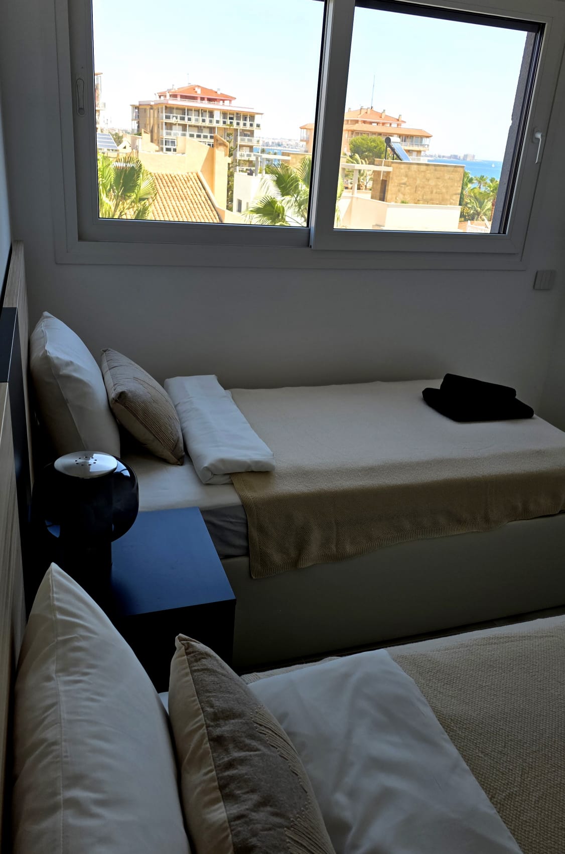 Luxury Long-Term Rental – Valonia Resort, Punta Prima | €1,750/month Available now — Foto 10 von 16