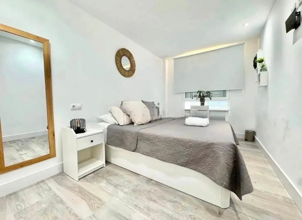 LONG-TERM RENTAL – FIRST LINE BEACH, TORREVIEJA — foto 2 de 13