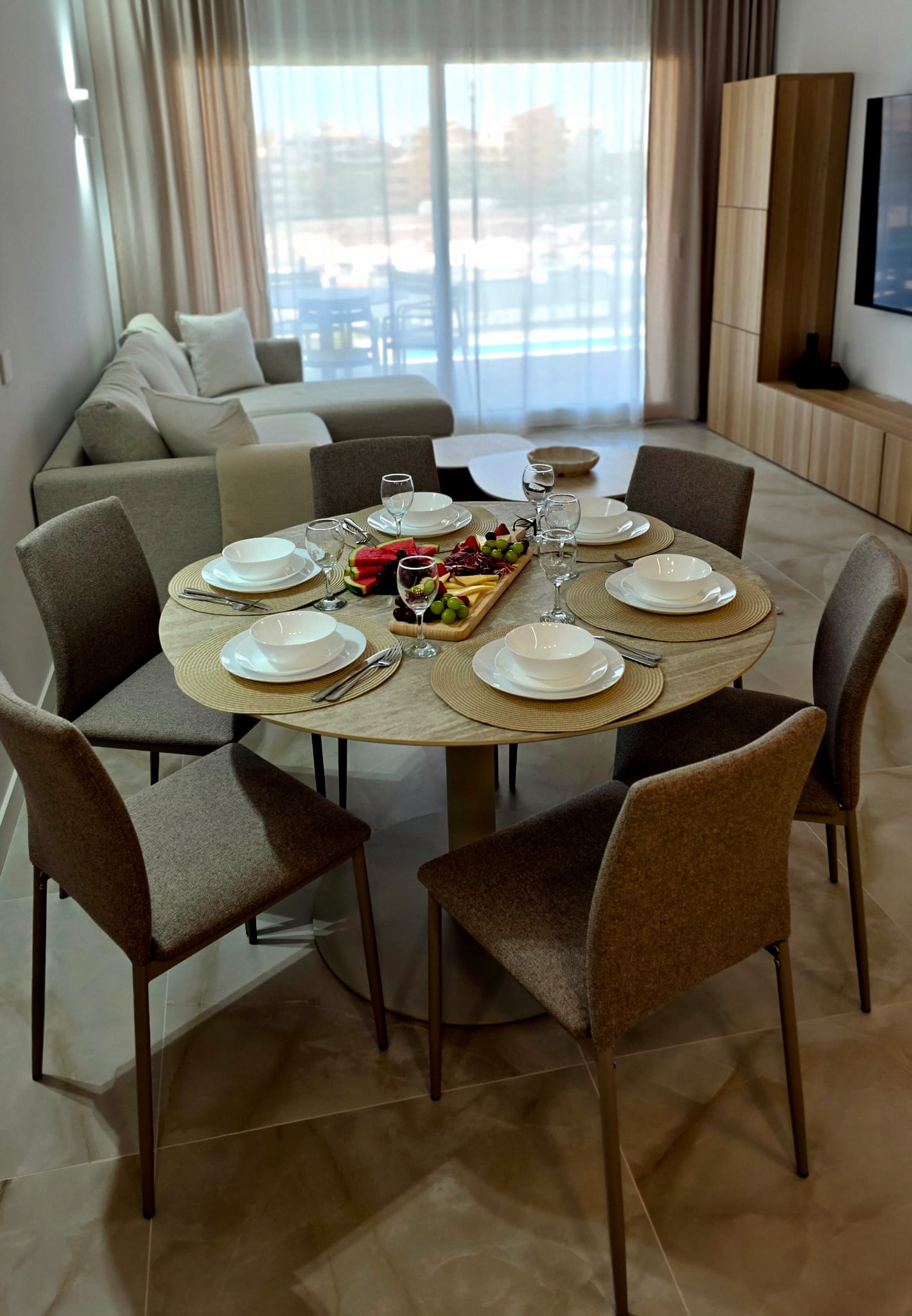 Luxury Long-Term Rental – Valonia Resort, Punta Prima | €1,750/month Available now — Foto 12 von 16
