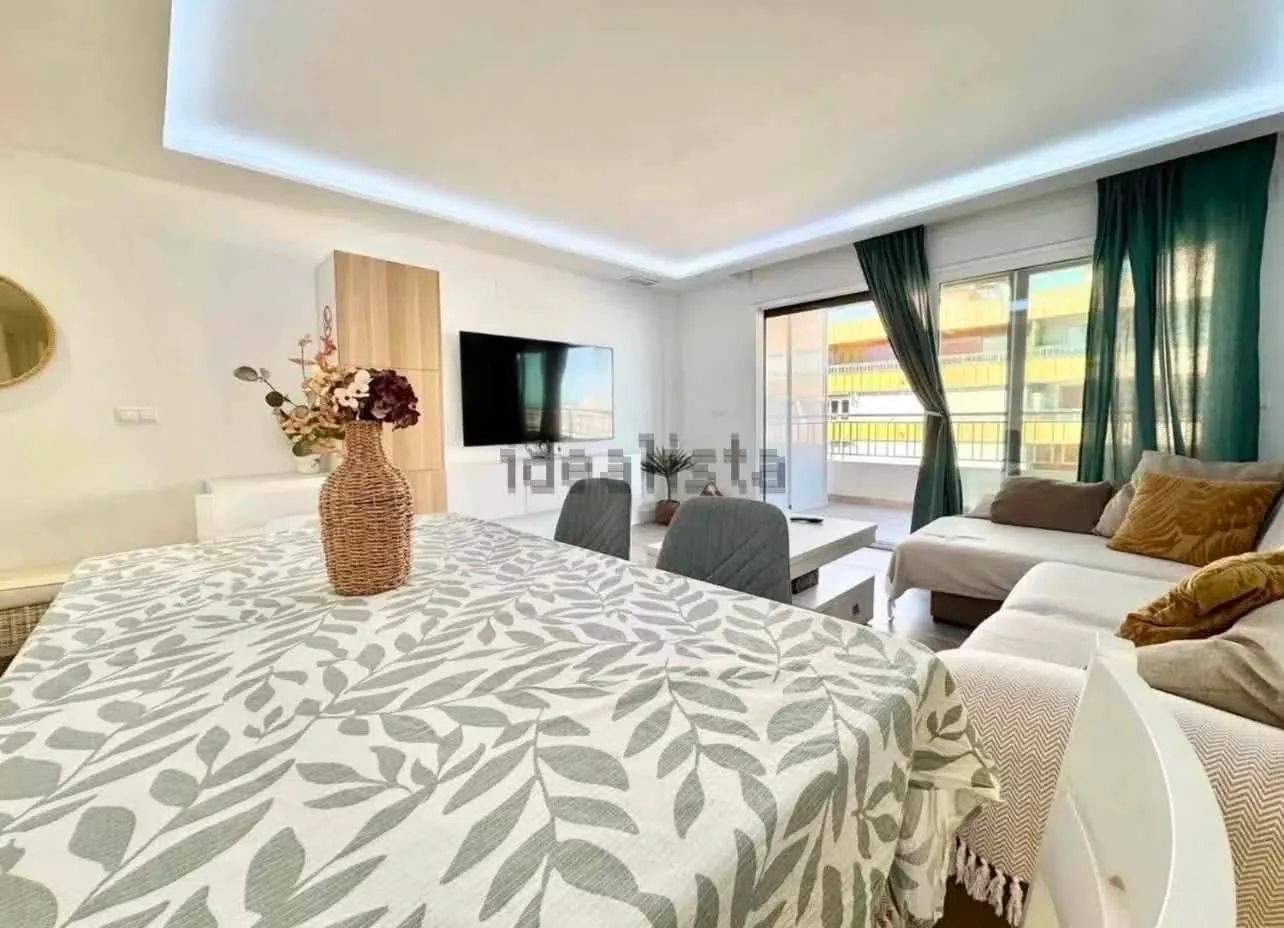 LONG-TERM RENTAL – FIRST LINE BEACH, TORREVIEJA — foto 7 de 13
