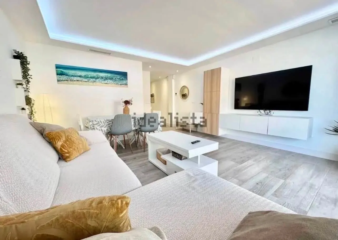 LONG-TERM RENTAL – FIRST LINE BEACH, TORREVIEJA — foto 5 de 13