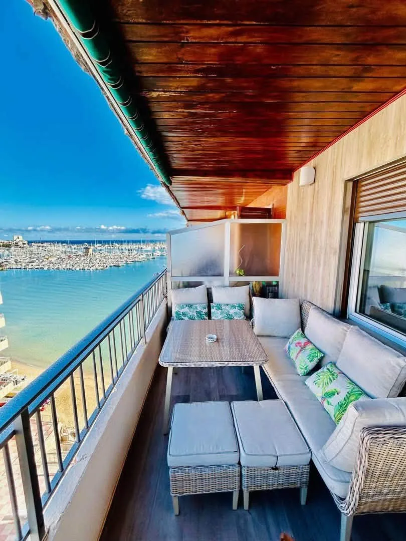 LONG-TERM RENTAL – FIRST LINE BEACH, TORREVIEJA